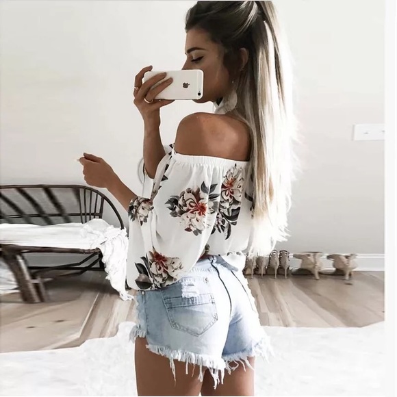 Long sleeve floral open shoulder top - Picture 4 of 8